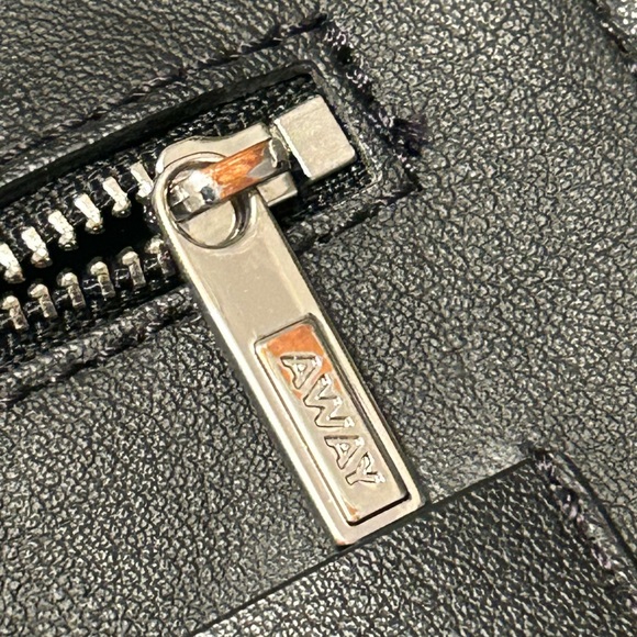 Leather AWAY pouch❤️ - Picture 6 of 9